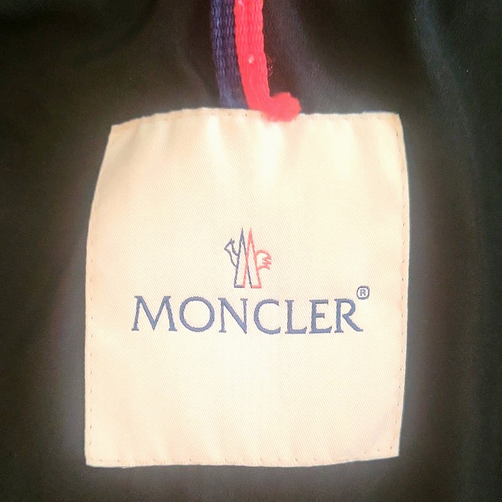 Authentic MONCLER down jacket - Picture 8 of 11